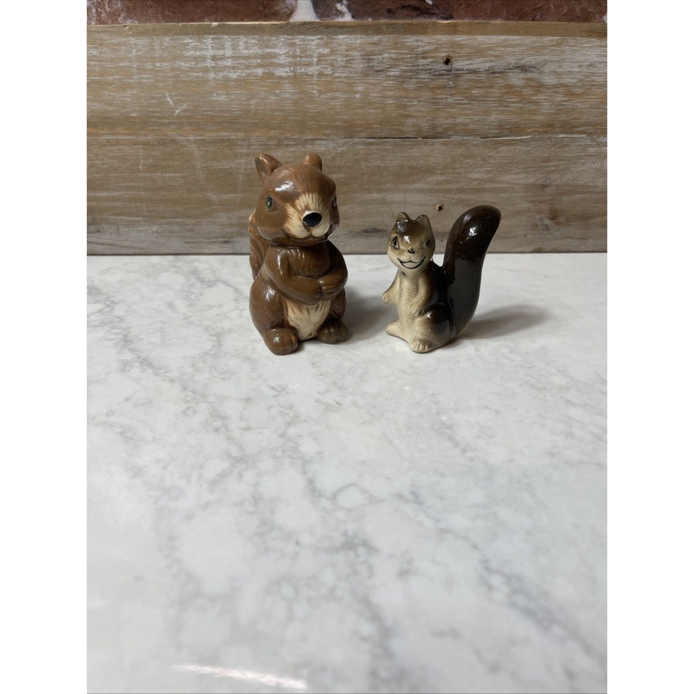Vtg Japan Ceramic Squirrel Salt & Pepper Shaker Set 2pc Brown White Cork